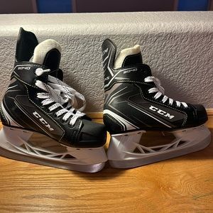 Youth hockey skates
